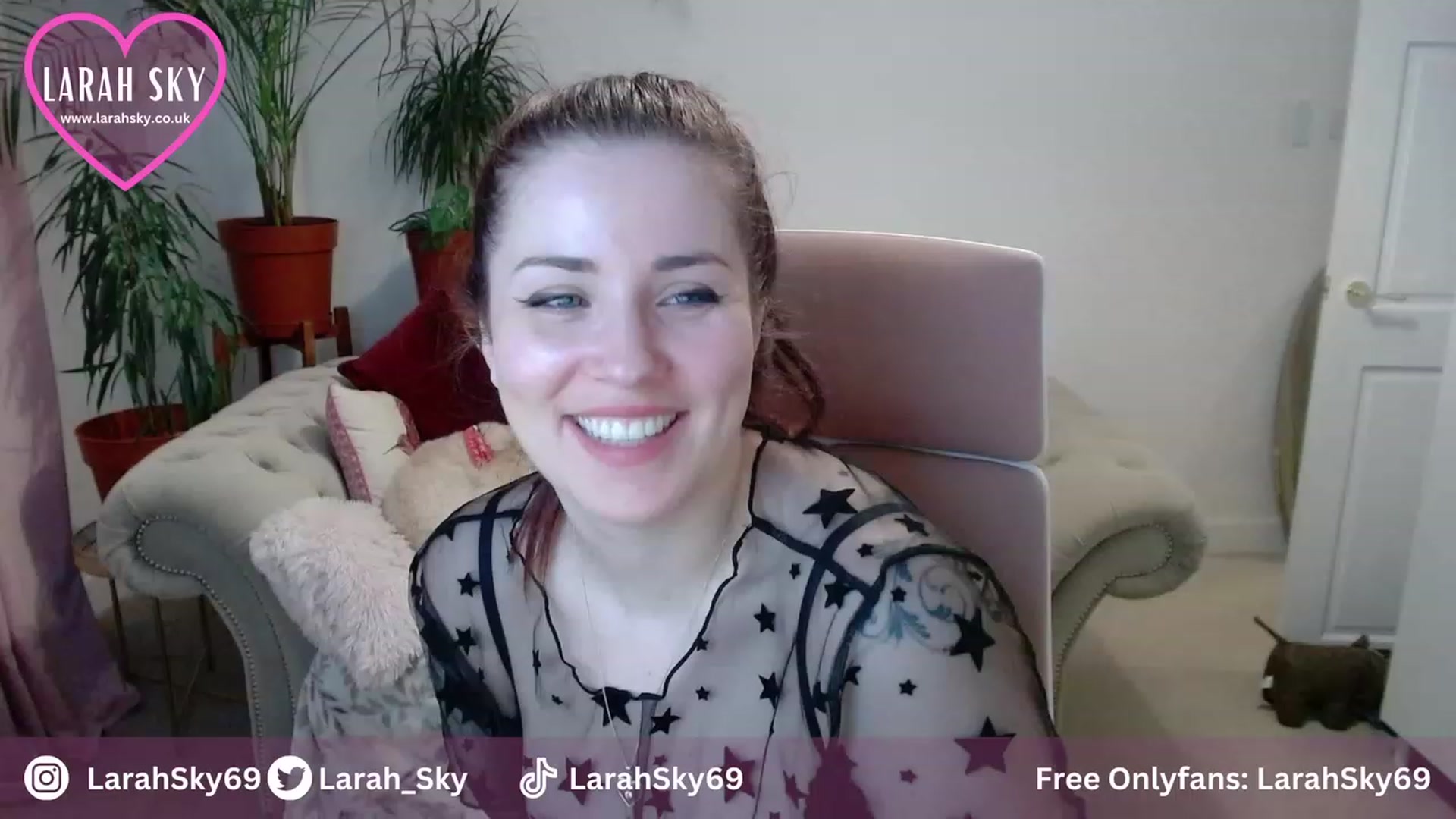 Gallery image thumbnail from Larah_Sky's myfreecams stream on, 10/19/2023, 20:43 image 17 of 20