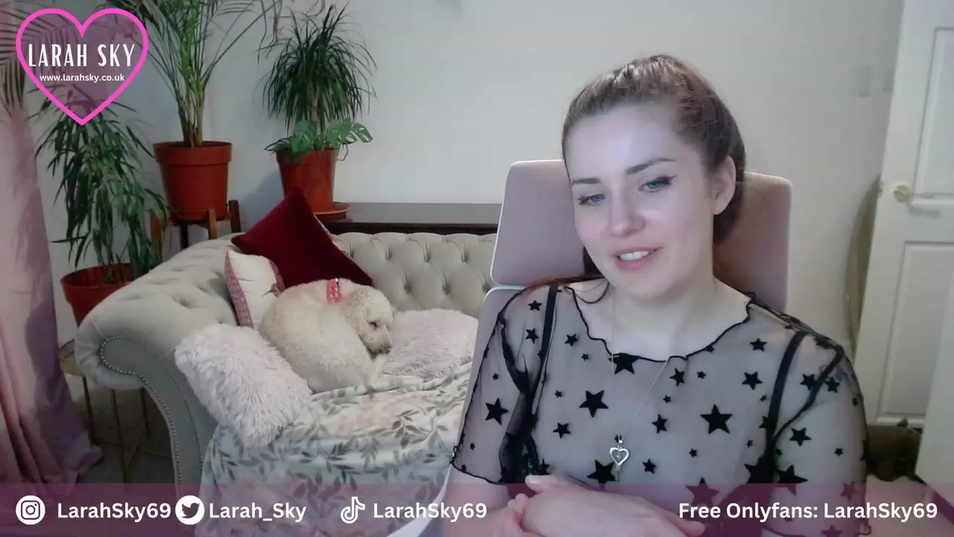 Gallery image thumbnail from Larah_Sky's myfreecams stream on, 10/19/2023, 20:43 image 10 of 20