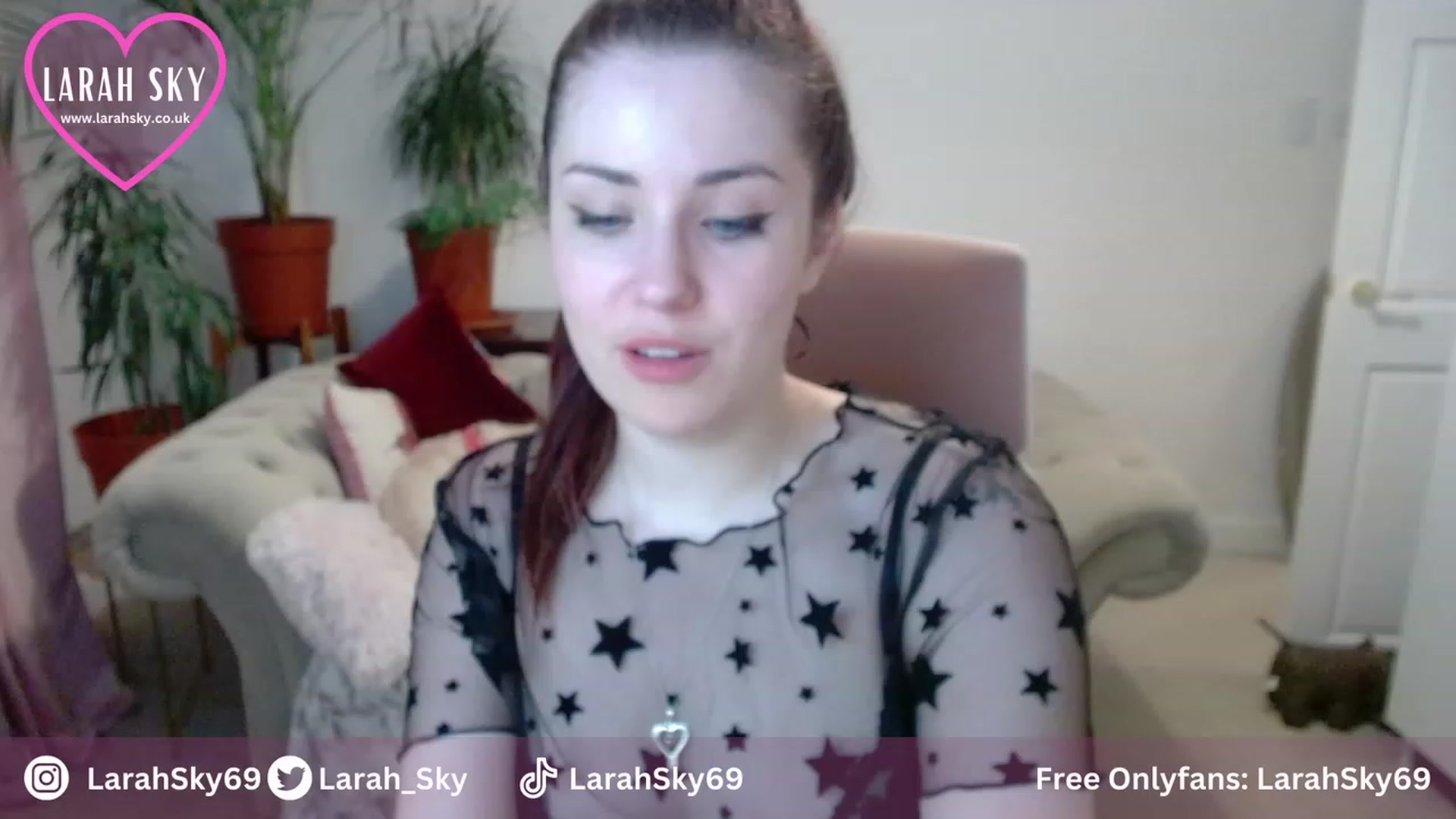 Gallery image thumbnail from Larah_Sky's myfreecams stream on, 10/19/2023, 20:43 image 20 of 20