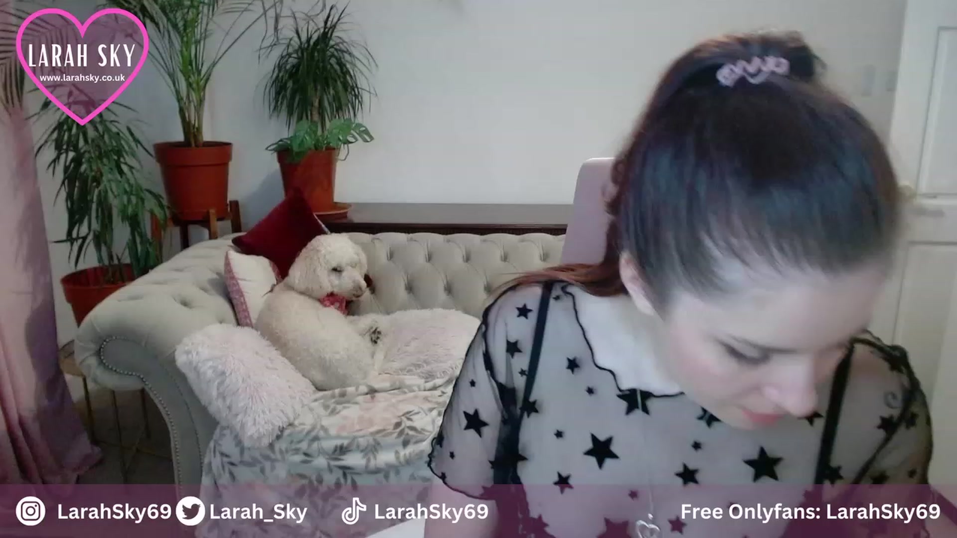 Gallery image thumbnail from Larah_Sky's myfreecams stream on, 10/19/2023, 20:43 image 5 of 20