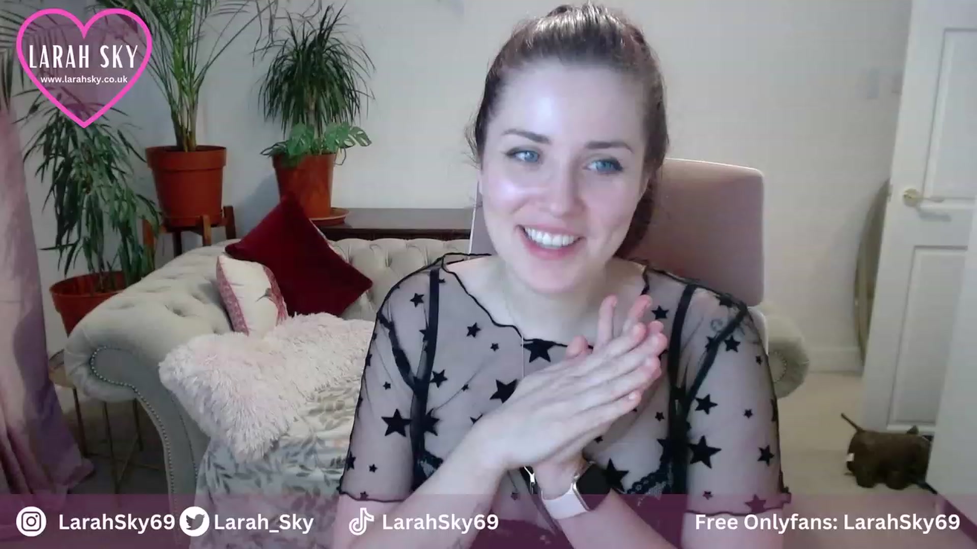 Gallery image thumbnail from Larah_Sky's myfreecams stream on, 10/19/2023, 22:36 image 1 of 20