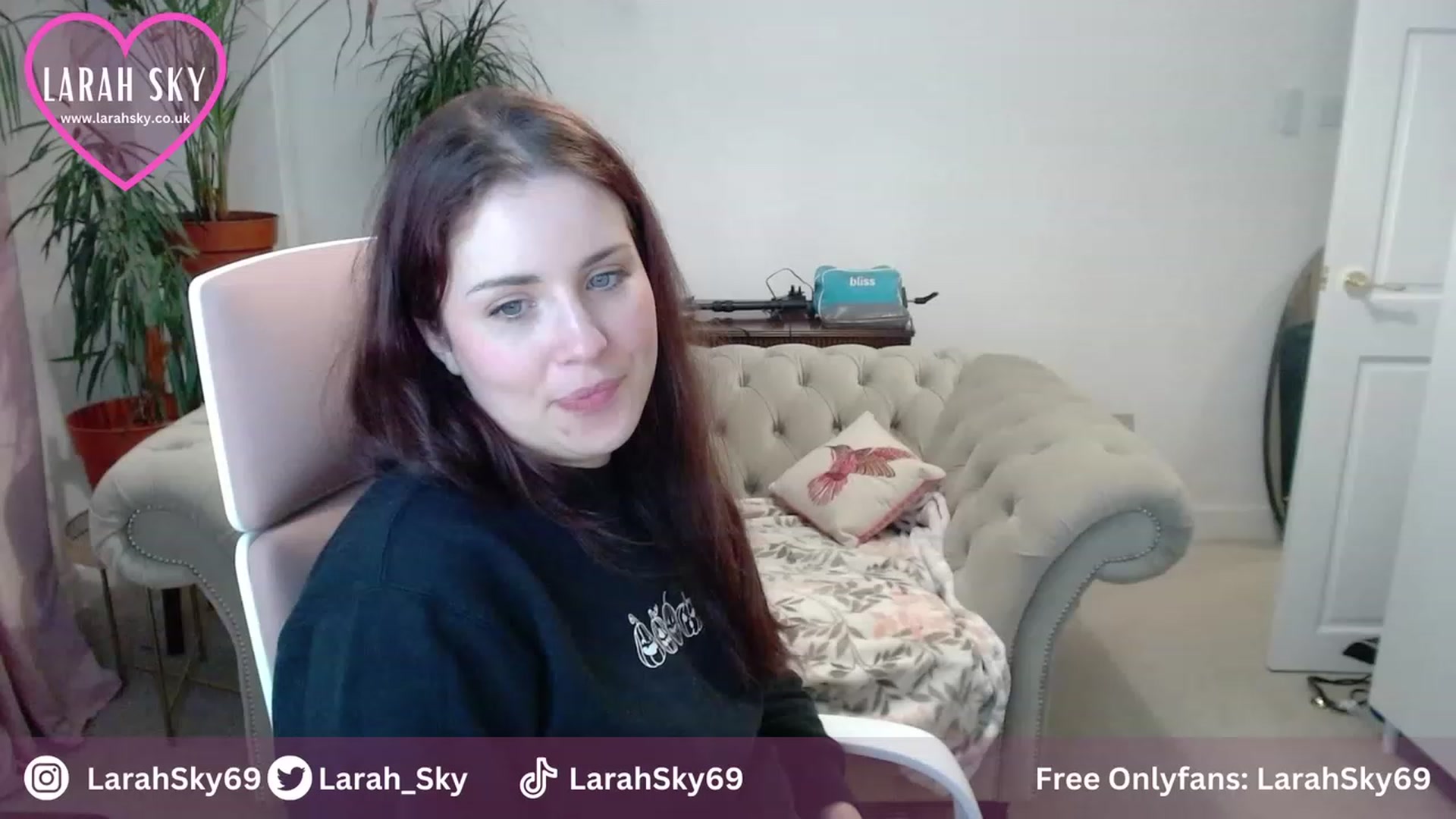 Gallery image thumbnail from Larah_Sky's myfreecams stream on, 10/25/2023, 21:32 image 11 of 20