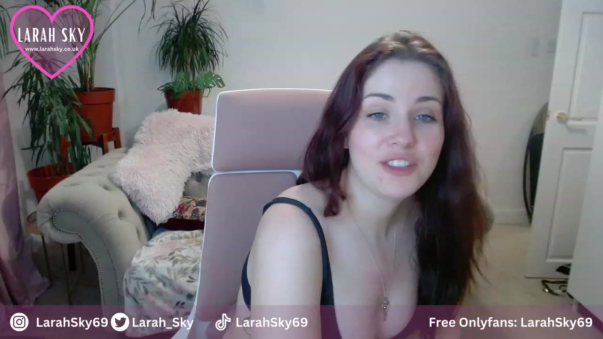 Gallery image thumbnail from Larah_Sky's myfreecams stream on, 10/25/2023, 21:32 image 14 of 20