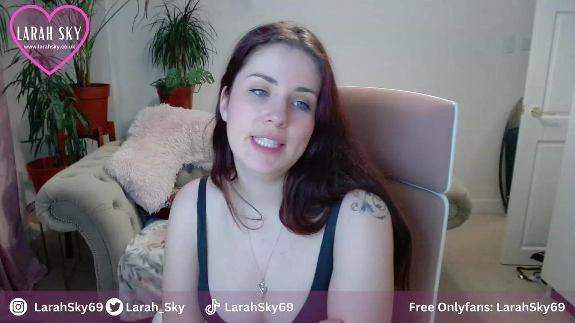 Gallery image thumbnail from Larah_Sky's myfreecams stream on, 10/25/2023, 21:32 image 12 of 20