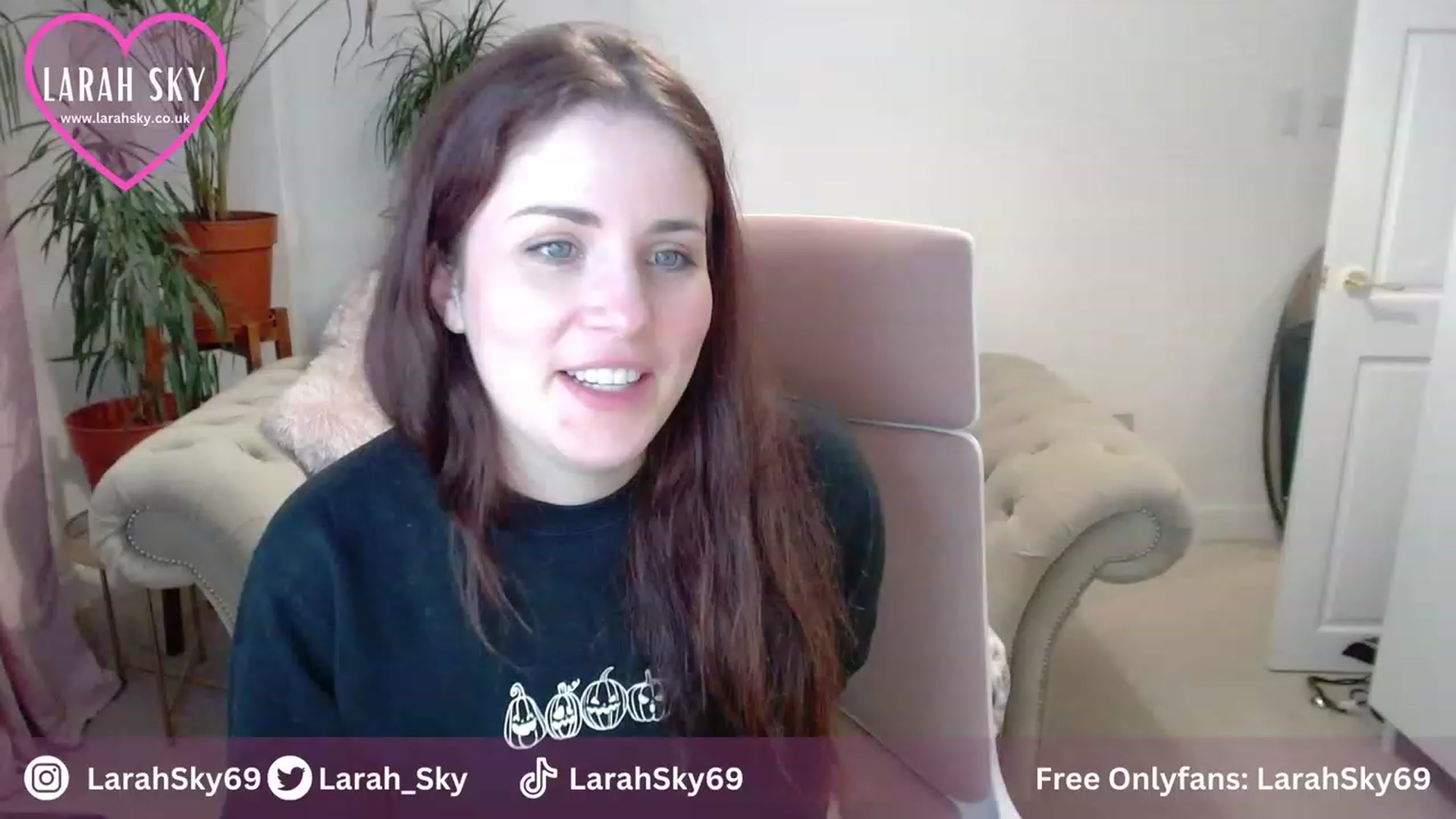 Gallery image thumbnail from Larah_Sky's myfreecams stream on, 10/25/2023, 21:32 image 8 of 20