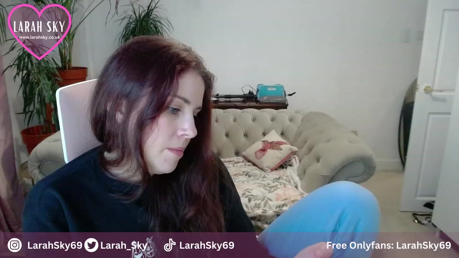 Gallery image thumbnail from Larah_Sky's myfreecams stream on, 10/25/2023, 21:32 image 1 of 20