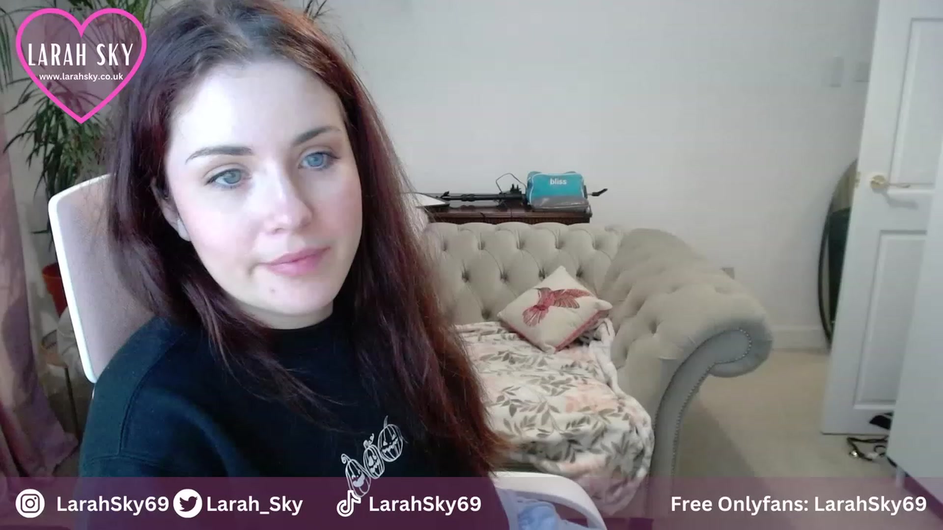 Gallery image thumbnail from Larah_Sky's myfreecams stream on, 10/25/2023, 21:32 image 5 of 20