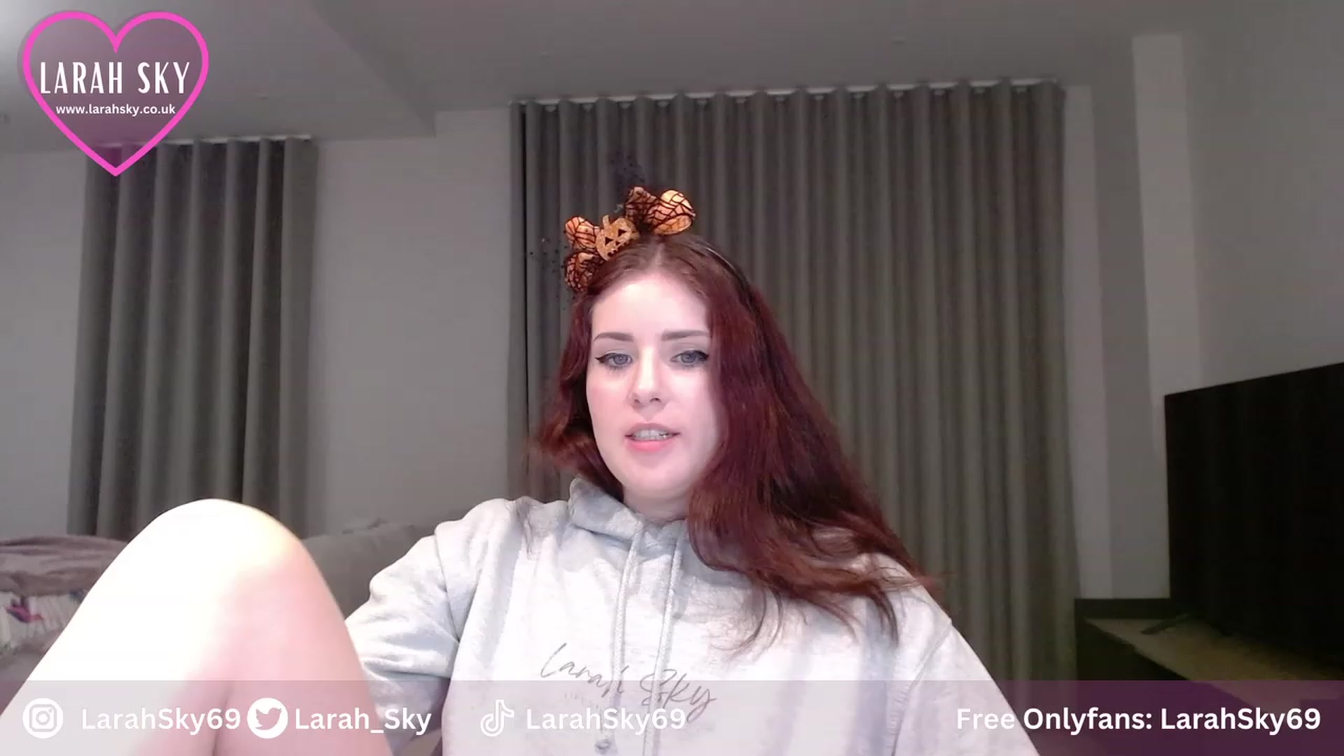Gallery image thumbnail from Larah_Sky's myfreecams stream on, 10/29/2023, 20:21 image 9 of 20