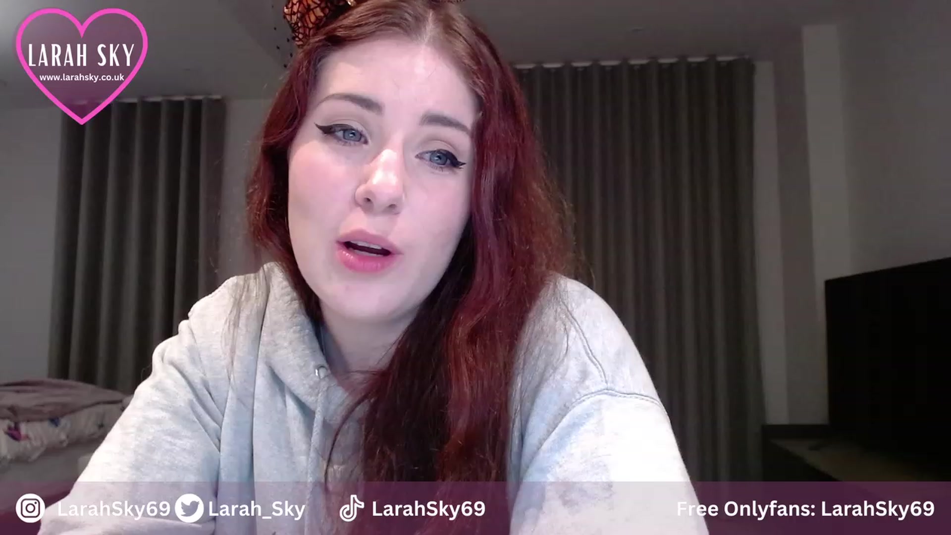 Gallery image thumbnail from Larah_Sky's myfreecams stream on, 10/29/2023, 20:21 image 4 of 20