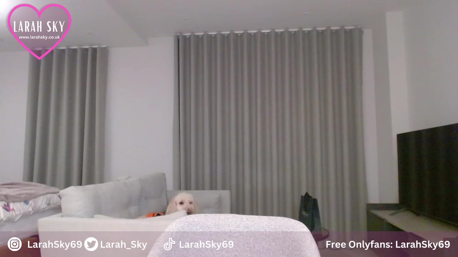 Gallery image thumbnail from Larah_Sky's myfreecams stream on, 10/29/2023, 20:21 image 17 of 20