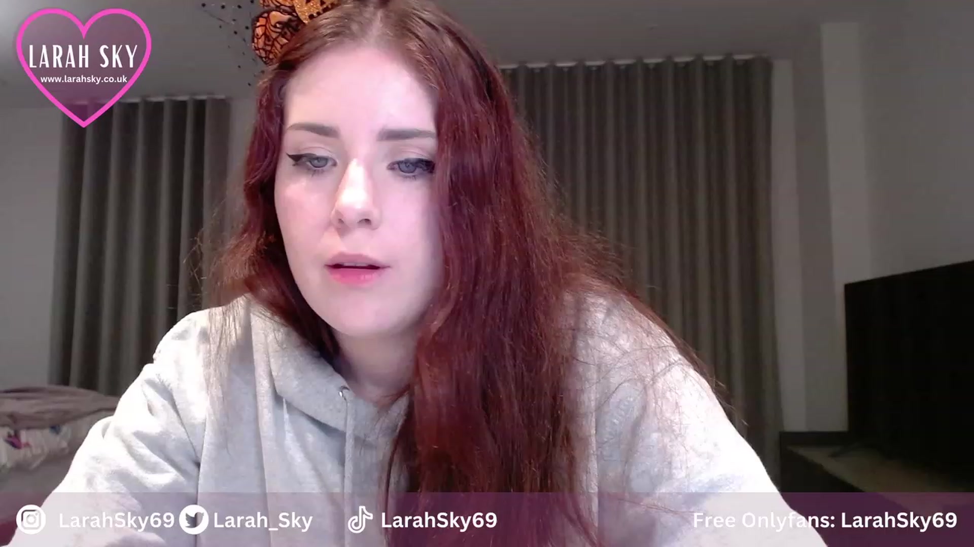 Gallery image thumbnail from Larah_Sky's myfreecams stream on, 10/29/2023, 20:21 image 14 of 20