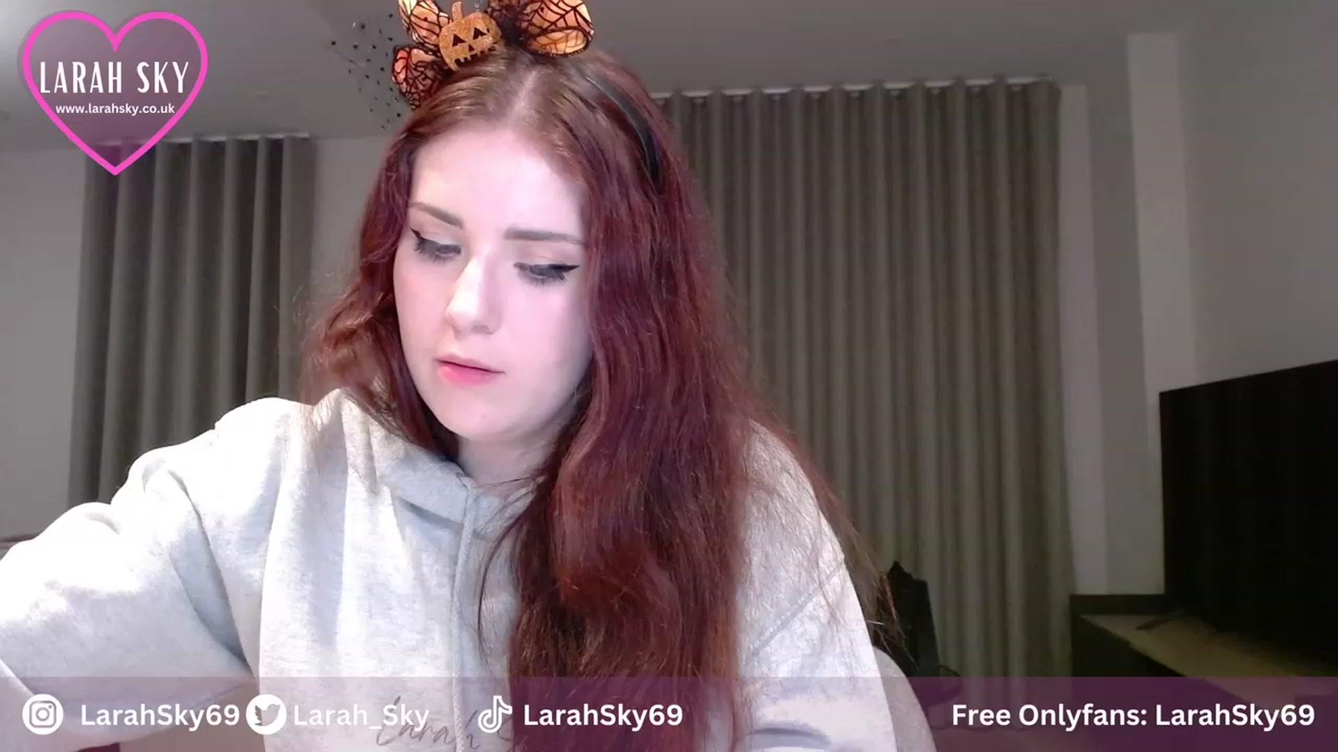 Gallery image thumbnail from Larah_Sky's myfreecams stream on, 10/29/2023, 20:21 image 19 of 20