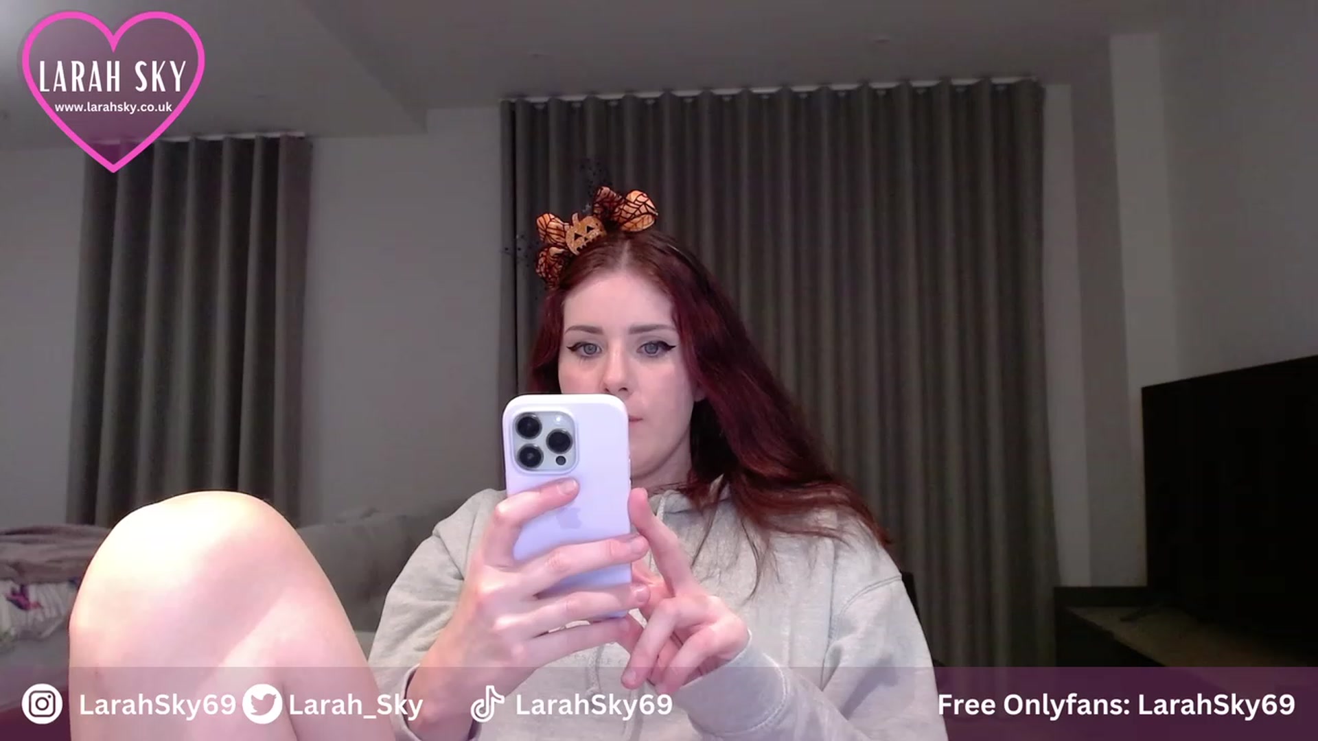 Gallery image thumbnail from Larah_Sky's myfreecams stream on, 10/29/2023, 20:21 image 8 of 20