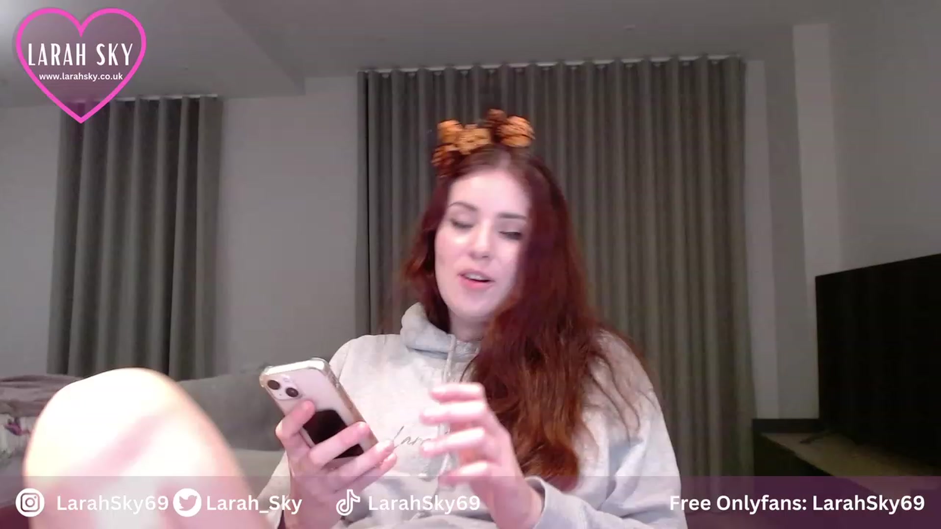 Gallery image thumbnail from Larah_Sky's myfreecams stream on, 10/29/2023, 20:21 image 13 of 20