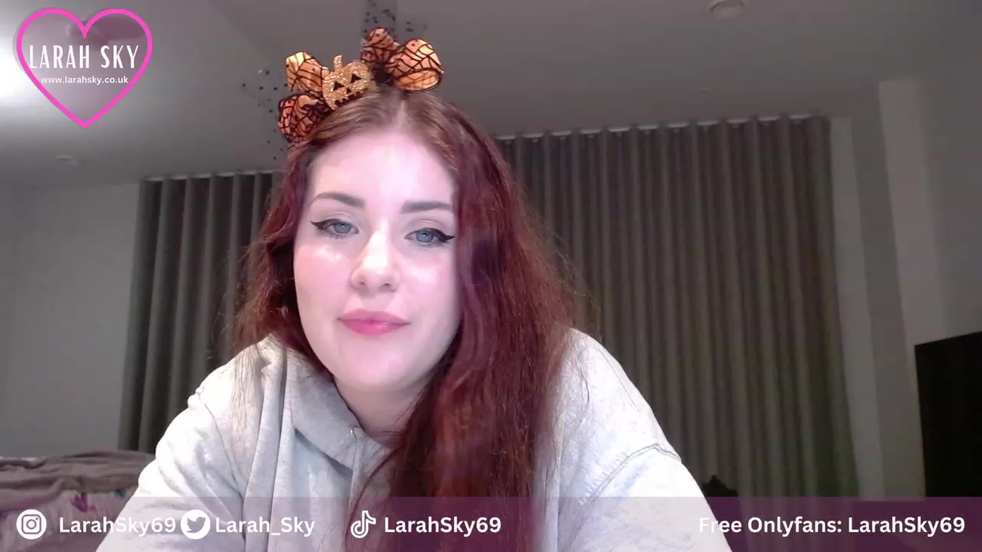 Gallery image thumbnail from Larah_Sky's myfreecams stream on, 10/29/2023, 20:21 image 1 of 20