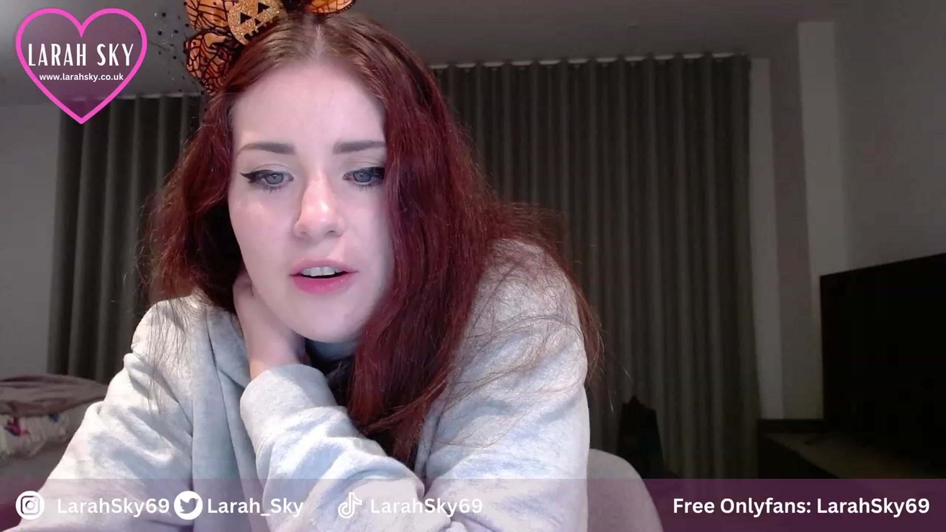 Gallery image thumbnail from Larah_Sky's myfreecams stream on, 10/29/2023, 20:21 image 15 of 20