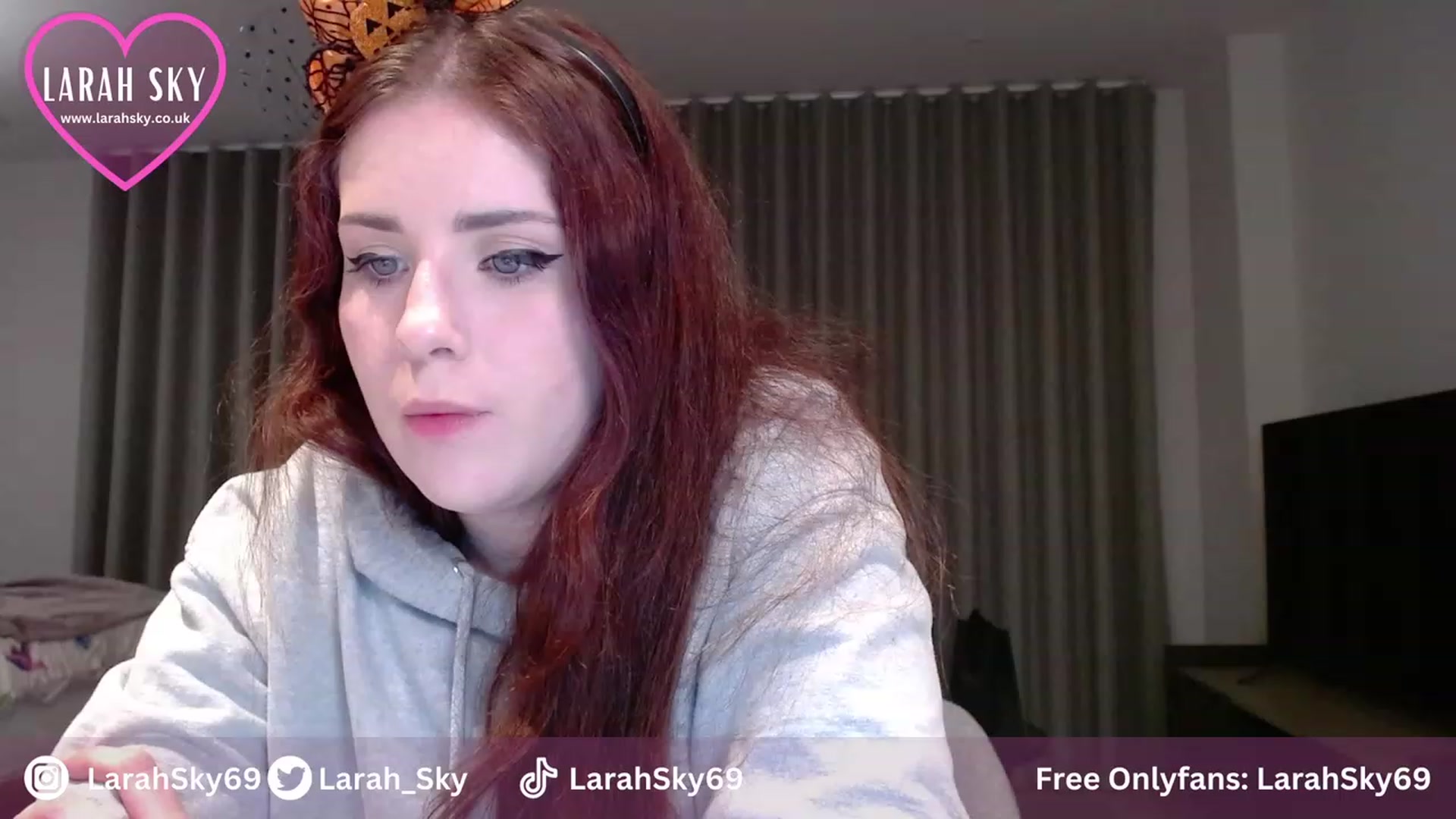 Gallery image thumbnail from Larah_Sky's myfreecams stream on, 10/29/2023, 20:21 image 16 of 20