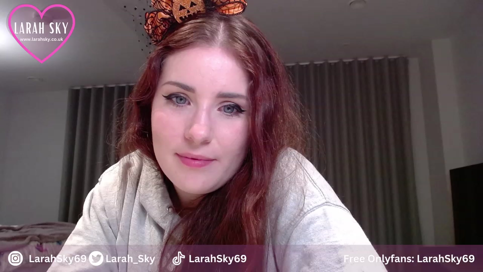 Gallery image thumbnail from Larah_Sky's myfreecams stream on, 10/29/2023, 20:21 image 3 of 20