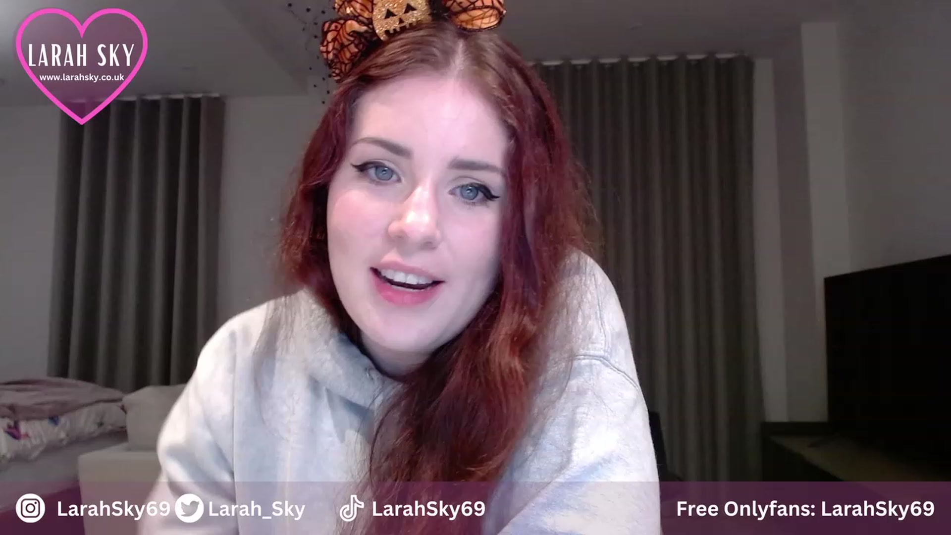 Gallery image thumbnail from Larah_Sky's myfreecams stream on, 10/29/2023, 20:21 image 7 of 20