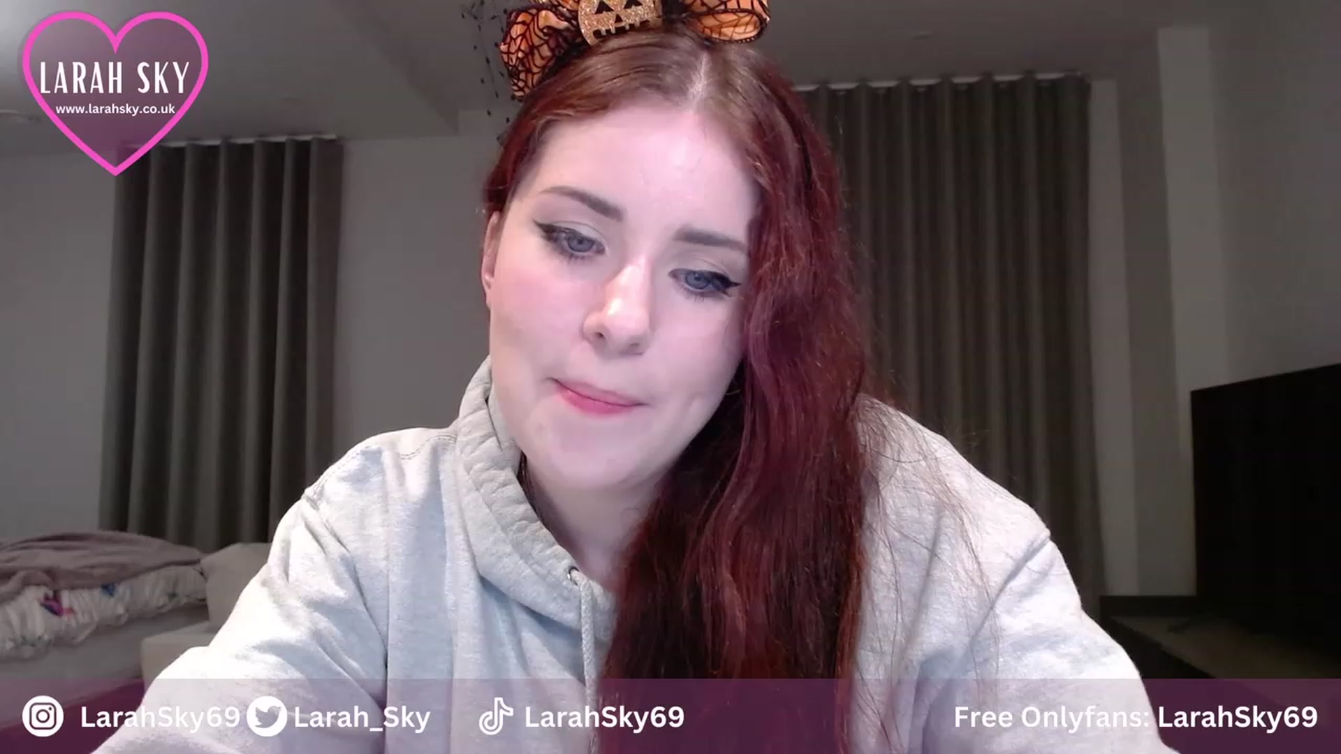 Gallery image thumbnail from Larah_Sky's myfreecams stream on, 10/29/2023, 21:29 image 6 of 20