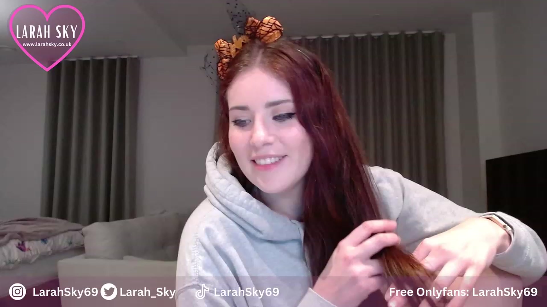 Gallery image thumbnail from Larah_Sky's myfreecams stream on, 10/29/2023, 21:29 image 9 of 20