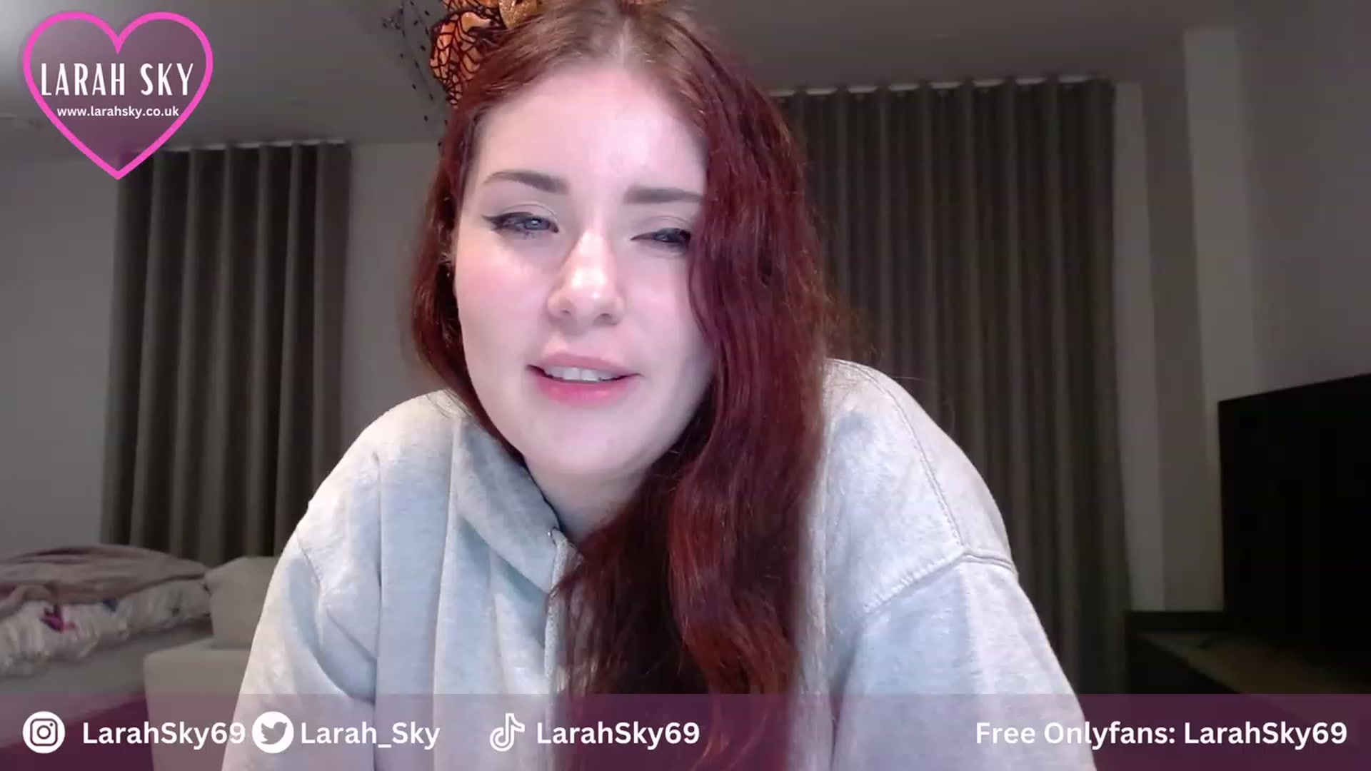 Gallery image thumbnail from Larah_Sky's myfreecams stream on, 10/29/2023, 21:29 image 11 of 20