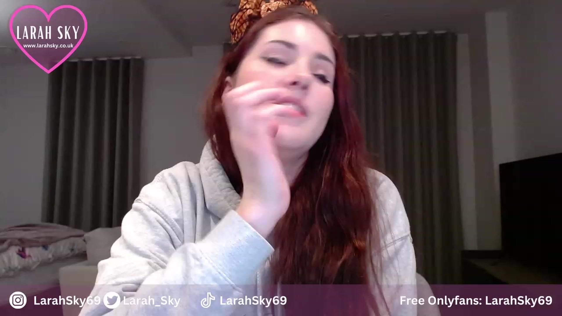 Gallery image thumbnail from Larah_Sky's myfreecams stream on, 10/29/2023, 21:29 image 12 of 20