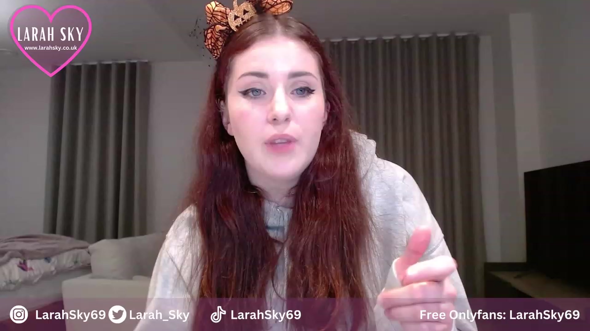 Gallery image thumbnail from Larah_Sky's myfreecams stream on, 10/29/2023, 21:29 image 4 of 20
