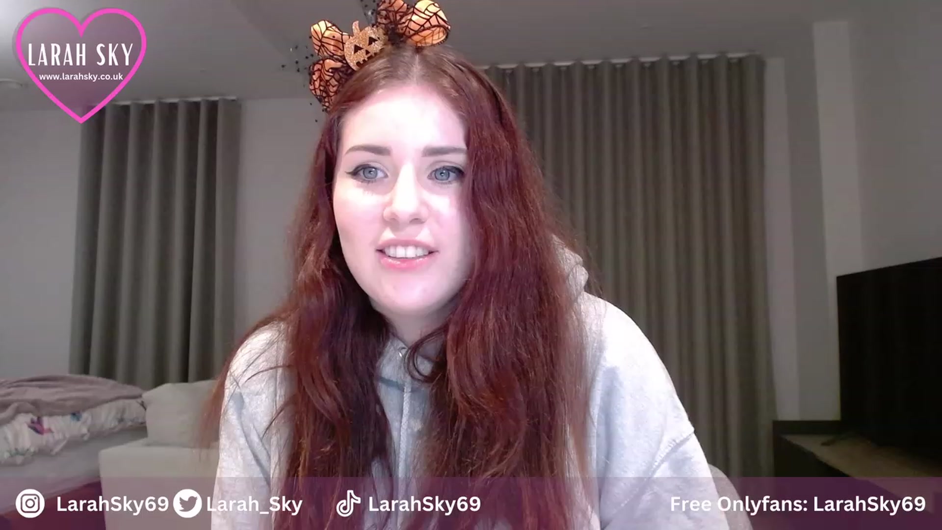 Gallery image thumbnail from Larah_Sky's myfreecams stream on, 10/29/2023, 21:29 image 3 of 20