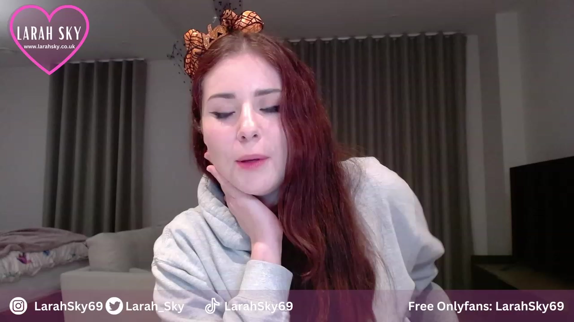 Gallery image thumbnail from Larah_Sky's myfreecams stream on, 10/29/2023, 21:29 image 8 of 20