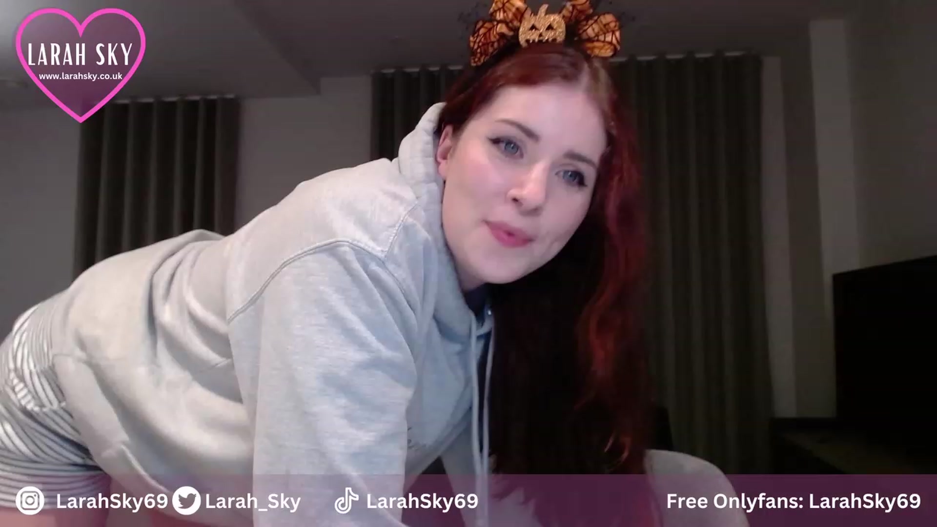 Gallery image thumbnail from Larah_Sky's myfreecams stream on, 10/29/2023, 21:29 image 5 of 20