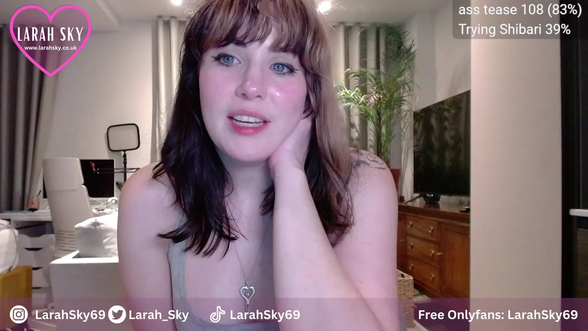 Gallery image thumbnail from Larah_Sky's myfreecams stream on, 11/04/2023, 24:07 image 20 of 20