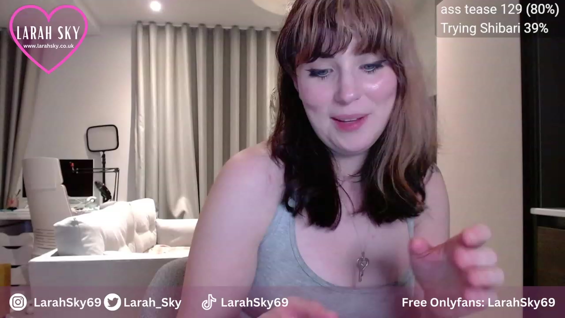 Gallery image thumbnail from Larah_Sky's myfreecams stream on, 11/04/2023, 24:07 image 18 of 20