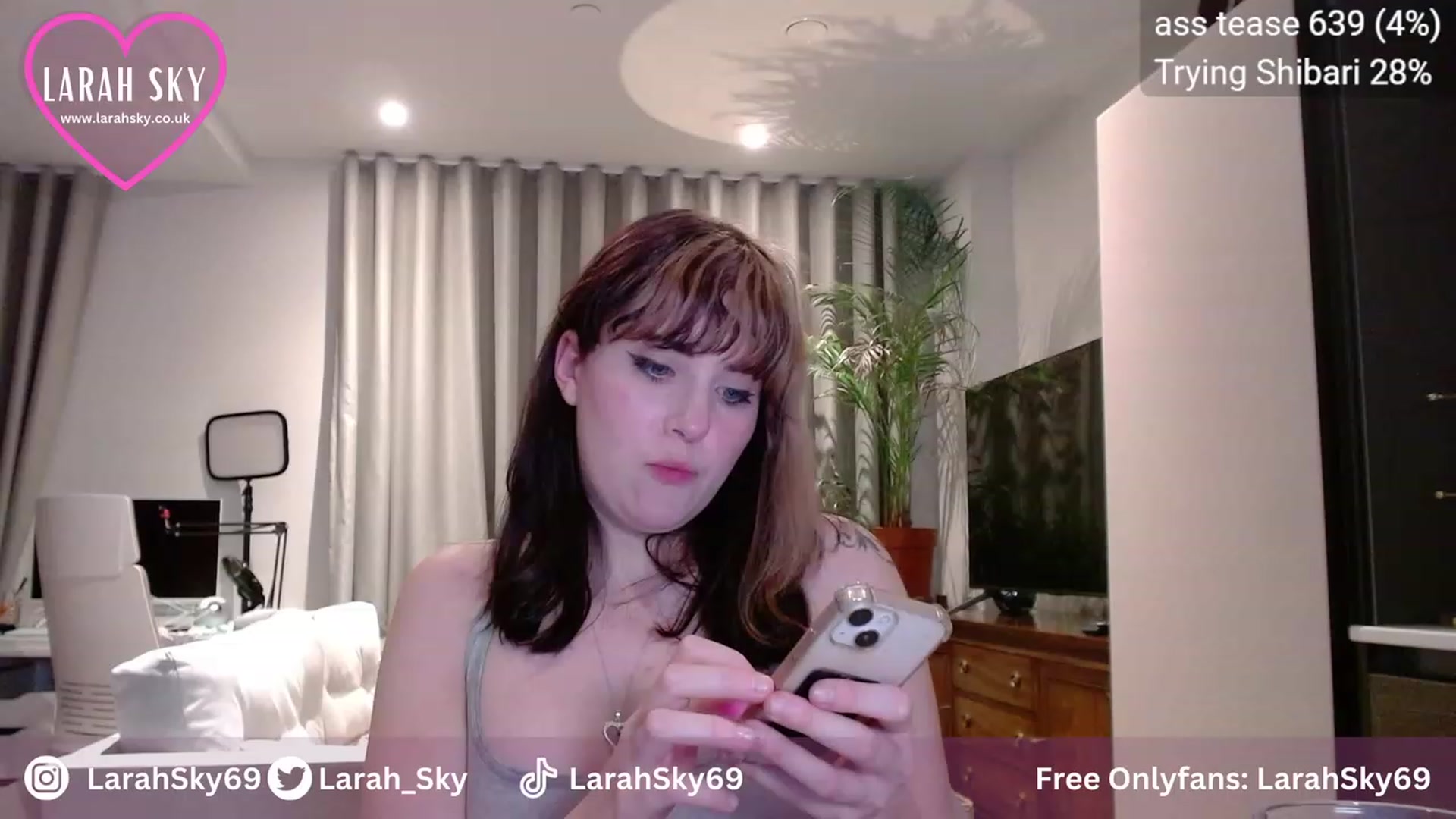 Gallery image thumbnail from Larah_Sky's myfreecams stream on, 11/04/2023, 24:07 image 13 of 20