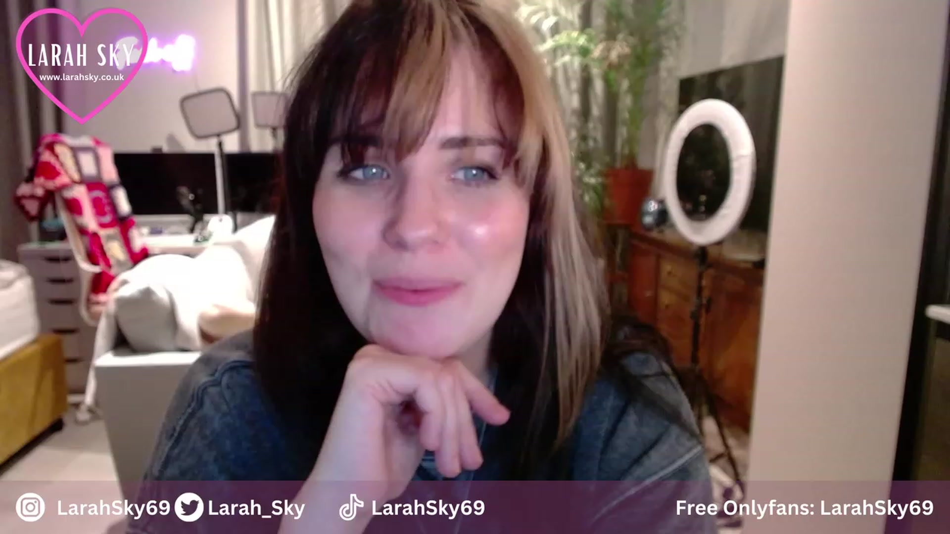 Gallery image thumbnail from Larah_Sky's myfreecams stream on, 11/23/2023, 20:51 image 9 of 20