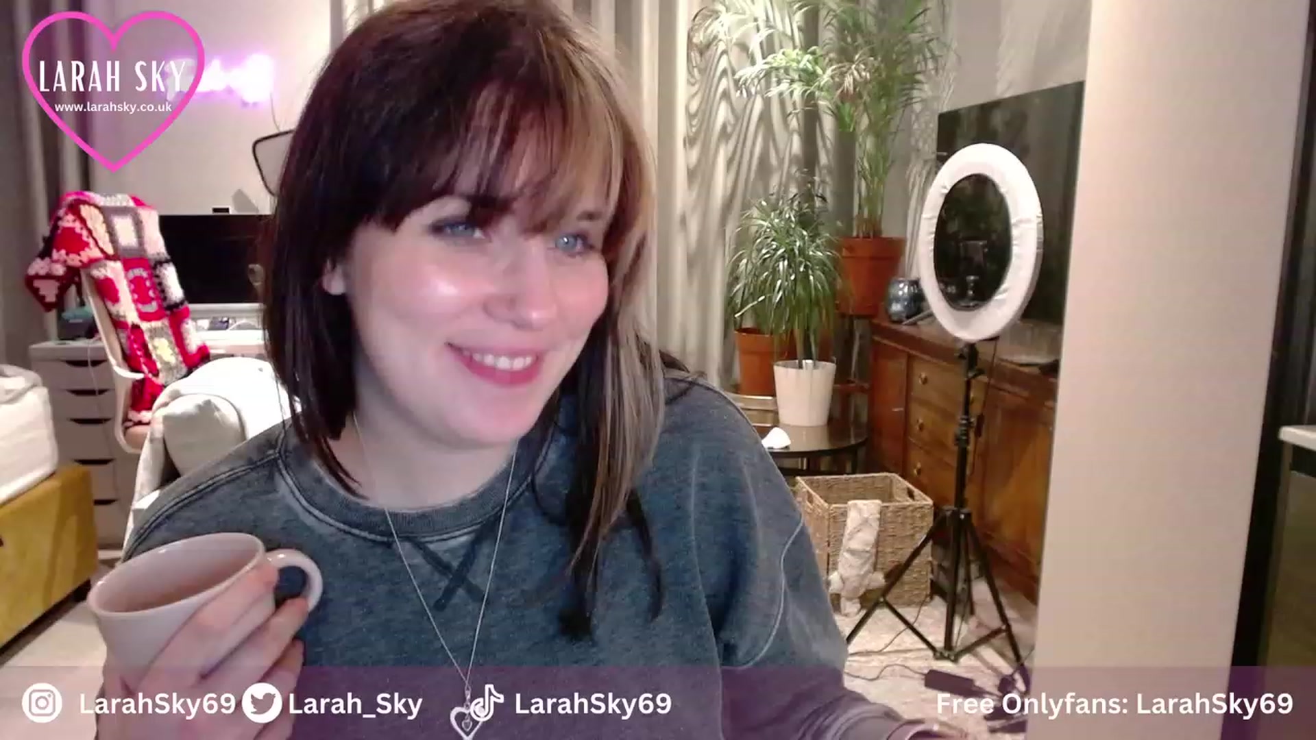 Gallery image thumbnail from Larah_Sky's myfreecams stream on, 11/23/2023, 20:51 image 5 of 20