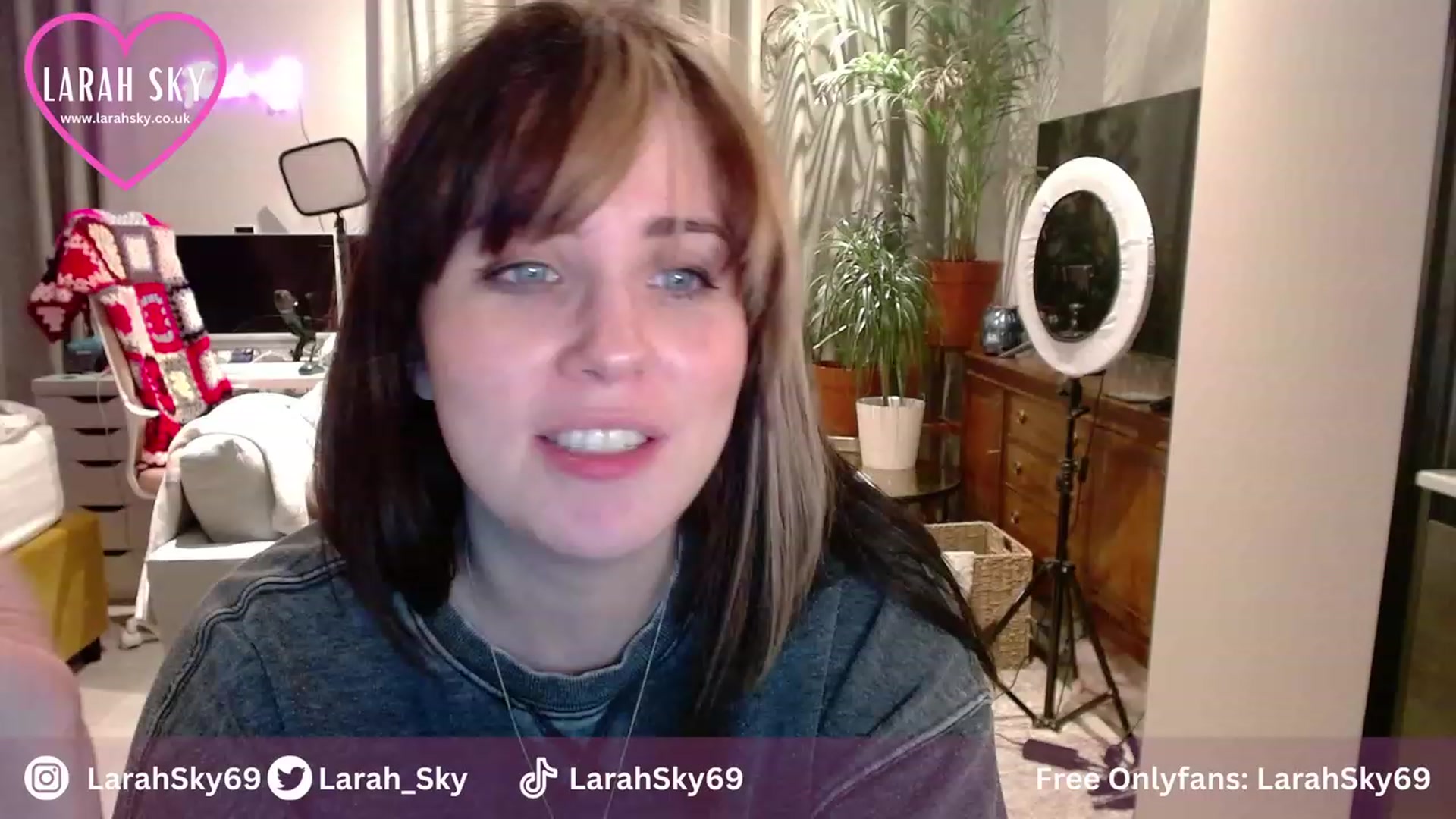Gallery image thumbnail from Larah_Sky's myfreecams stream on, 11/23/2023, 20:51 image 7 of 20