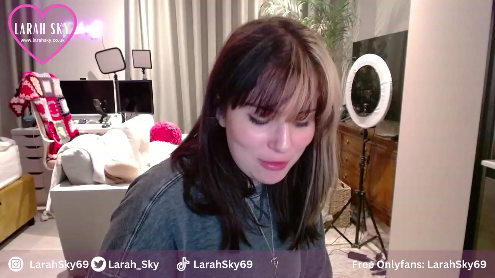 Gallery image thumbnail from Larah_Sky's myfreecams stream on, 11/23/2023, 20:51 image 15 of 20