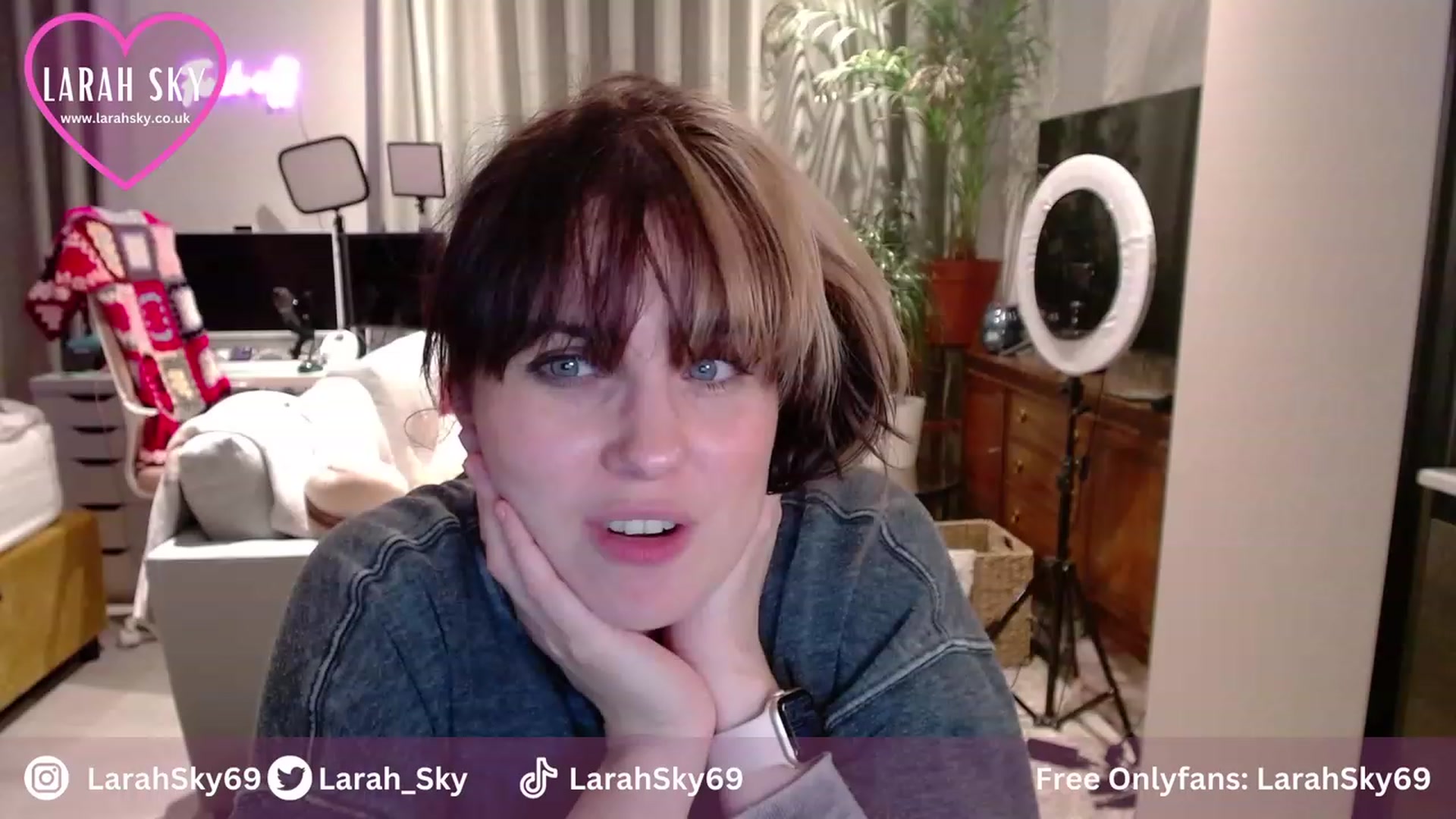 Gallery image thumbnail from Larah_Sky's myfreecams stream on, 11/23/2023, 20:51 image 2 of 20