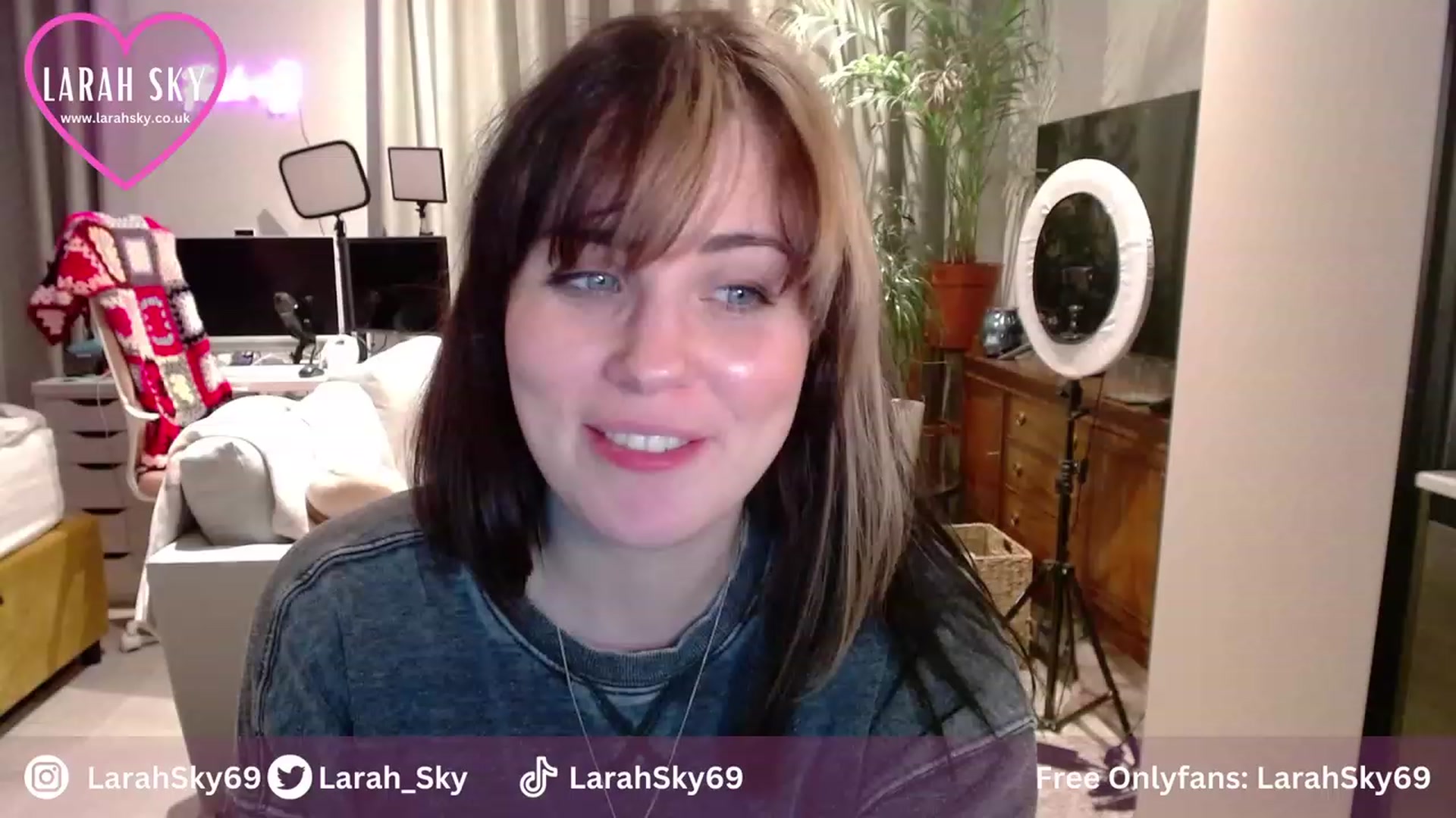 Gallery image thumbnail from Larah_Sky's myfreecams stream on, 11/23/2023, 20:51 image 8 of 20