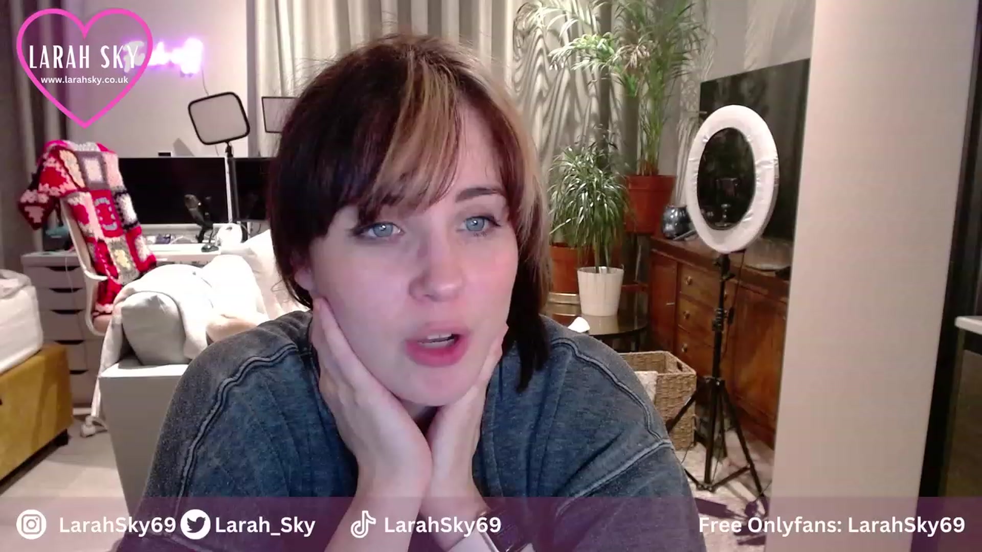 Gallery image thumbnail from Larah_Sky's myfreecams stream on, 11/23/2023, 20:51 image 10 of 20
