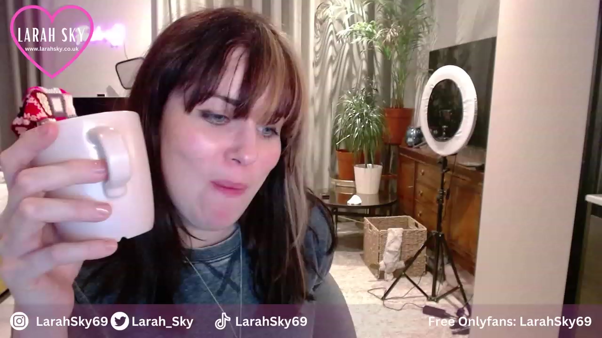Gallery image thumbnail from Larah_Sky's myfreecams stream on, 11/23/2023, 20:51 image 20 of 20