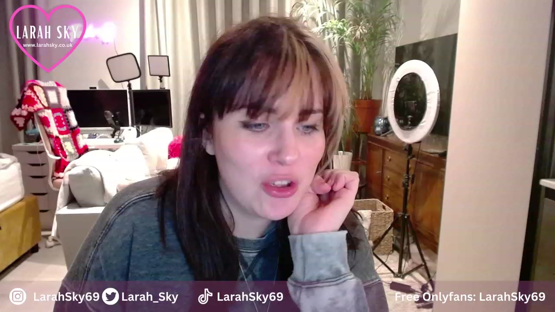 Gallery image thumbnail from Larah_Sky's myfreecams stream on, 11/23/2023, 20:51 image 19 of 20