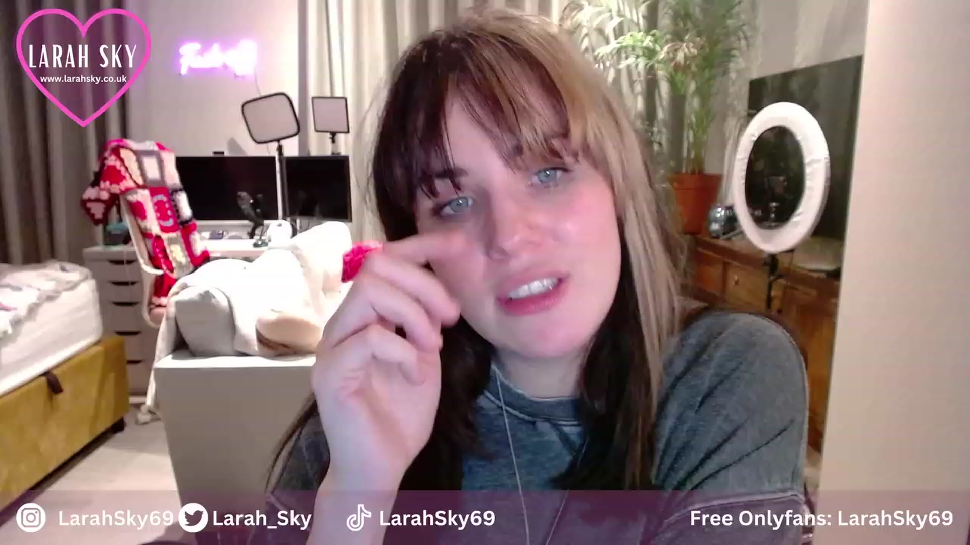 Gallery image thumbnail from Larah_Sky's myfreecams stream on, 11/24/2023, 24:30 image 2 of 20