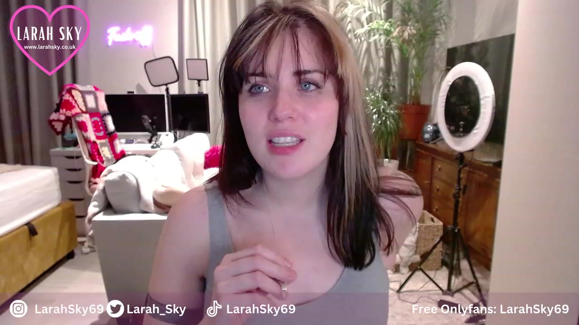 Gallery image thumbnail from Larah_Sky's myfreecams stream on, 11/24/2023, 24:30 image 14 of 20