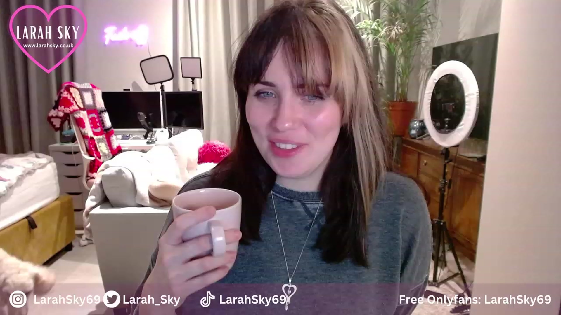 Gallery image thumbnail from Larah_Sky's myfreecams stream on, 11/24/2023, 24:30 image 3 of 20