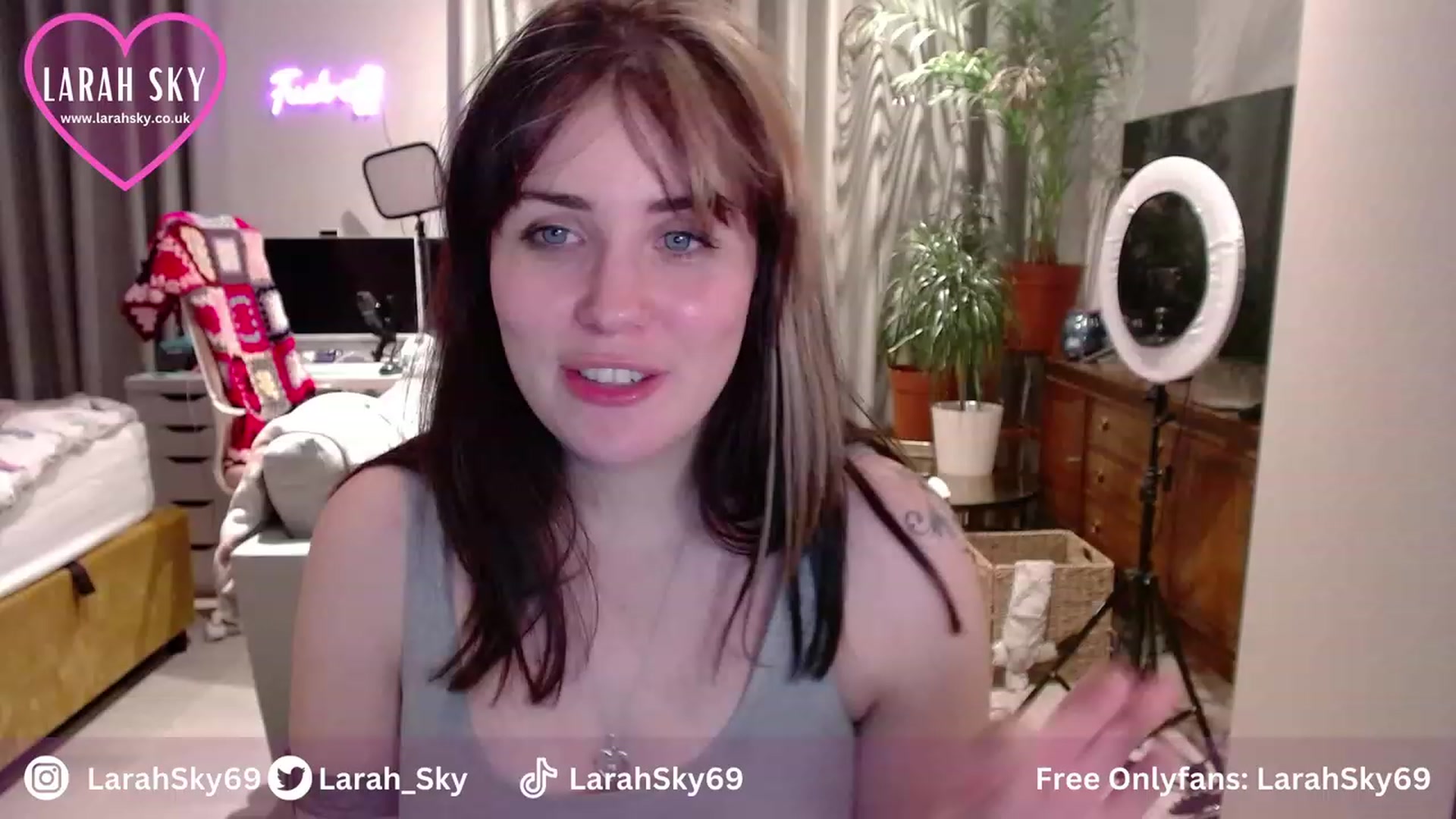 Gallery image thumbnail from Larah_Sky's myfreecams stream on, 11/24/2023, 24:30 image 7 of 20
