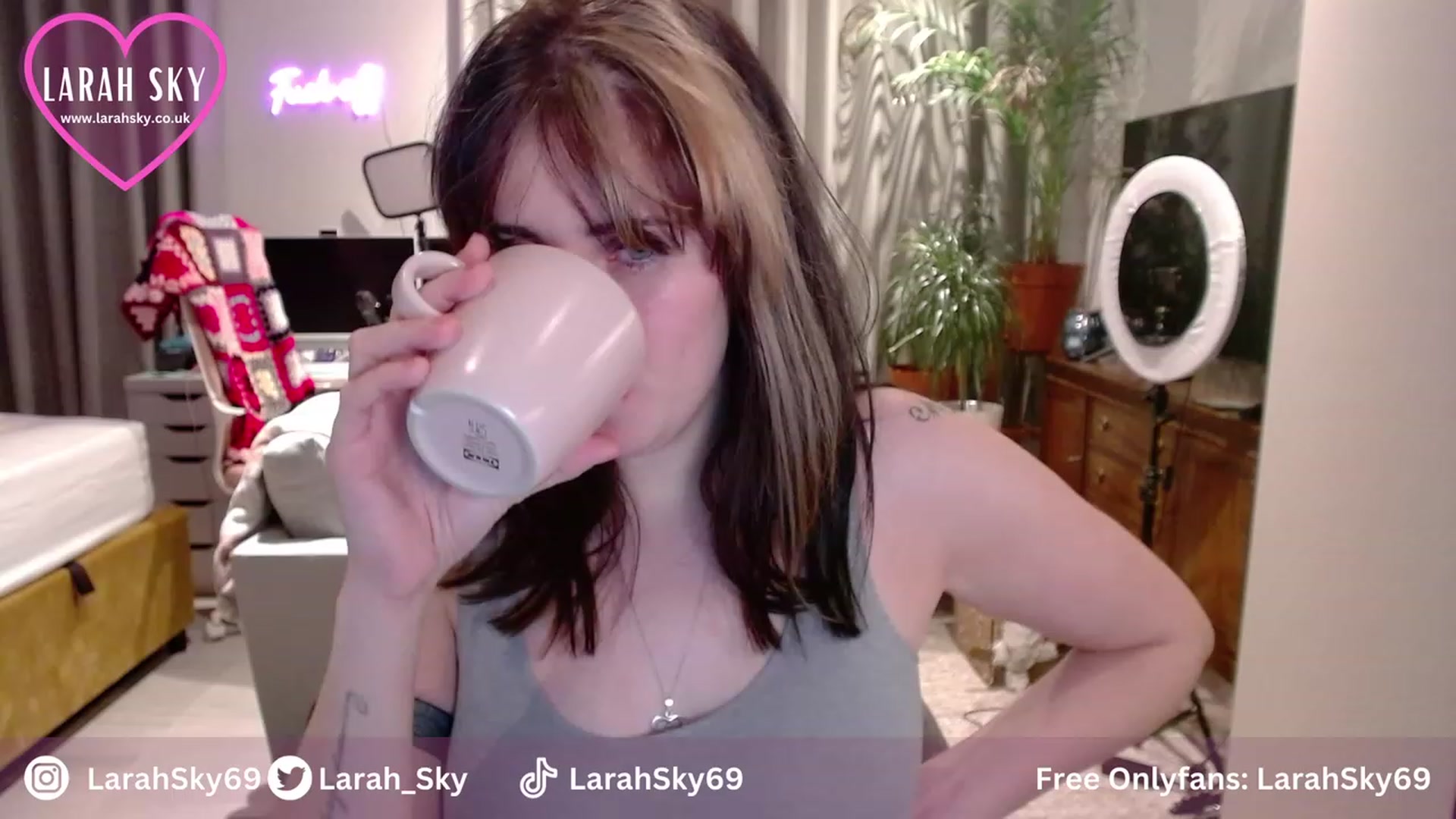 Gallery image thumbnail from Larah_Sky's myfreecams stream on, 11/24/2023, 24:30 image 12 of 20