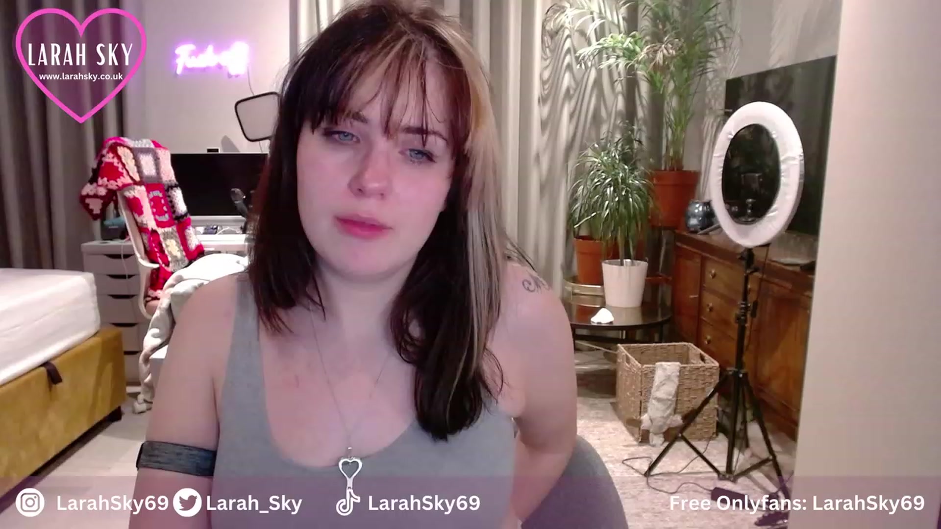 Gallery image thumbnail from Larah_Sky's myfreecams stream on, 11/24/2023, 24:30 image 16 of 20