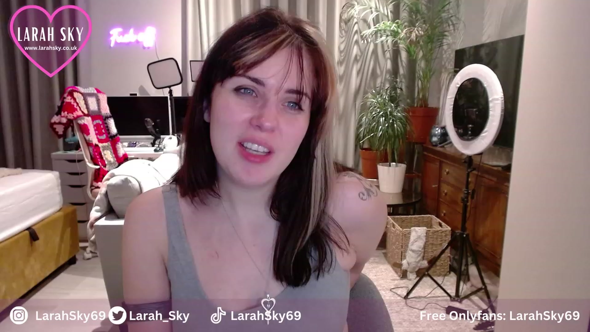 Gallery image thumbnail from Larah_Sky's myfreecams stream on, 11/24/2023, 24:30 image 15 of 20